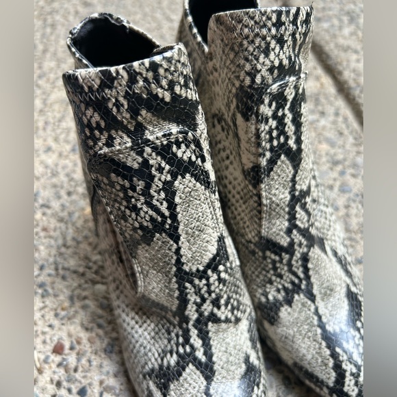 Boss Babe, FRANCO SARTO, snake heeled booties!! - Picture 9 of 12